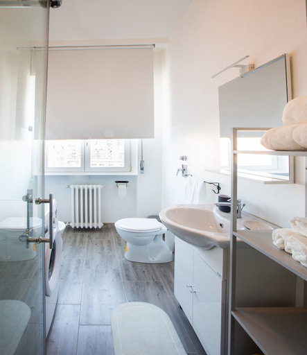 Others 5, Home Hotel - Clitumno 23, Milano