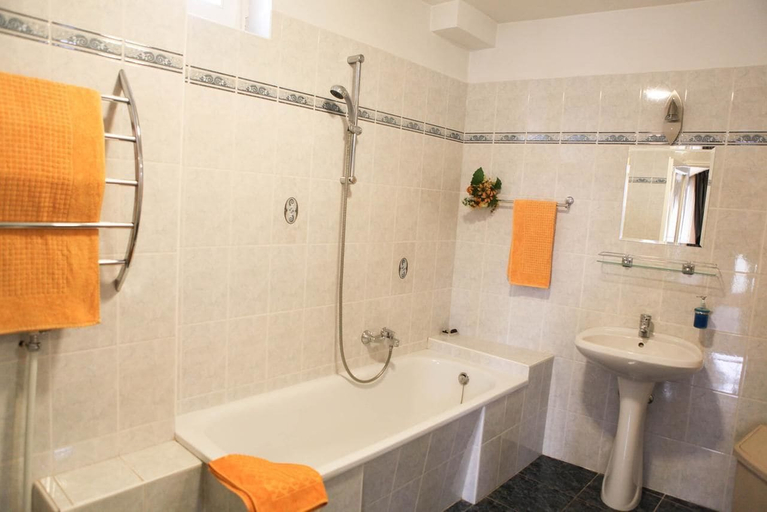 Bathroom 3, Barokk Antik, Kecskemét