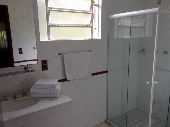 Bathroom 2, Ninho da Arara, Petrópolis