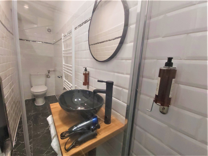 Bathroom 3, 92 Residence, Brasov
