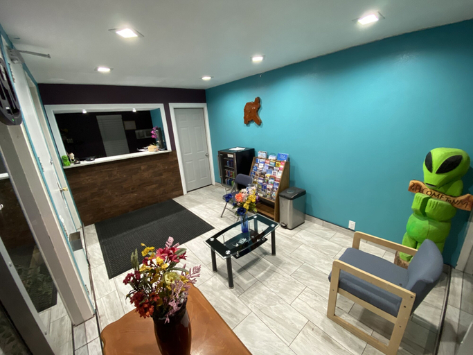 Others 5, Budget Inn, Chaves