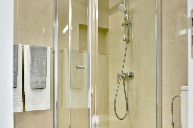 Bathroom 3, Phaedrus Living: Seaside Luxury Flat Lighthouse 67
