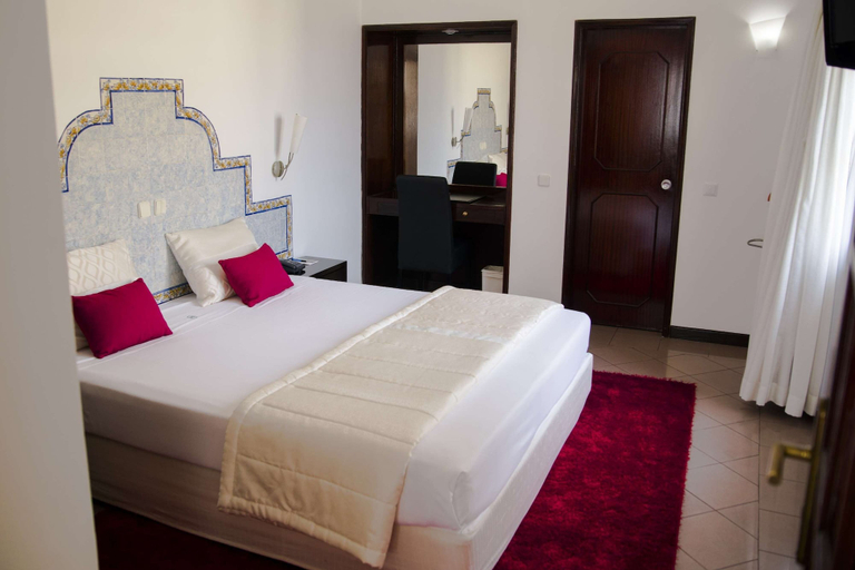 Bedroom 4, Hotel Continental, Ingombota