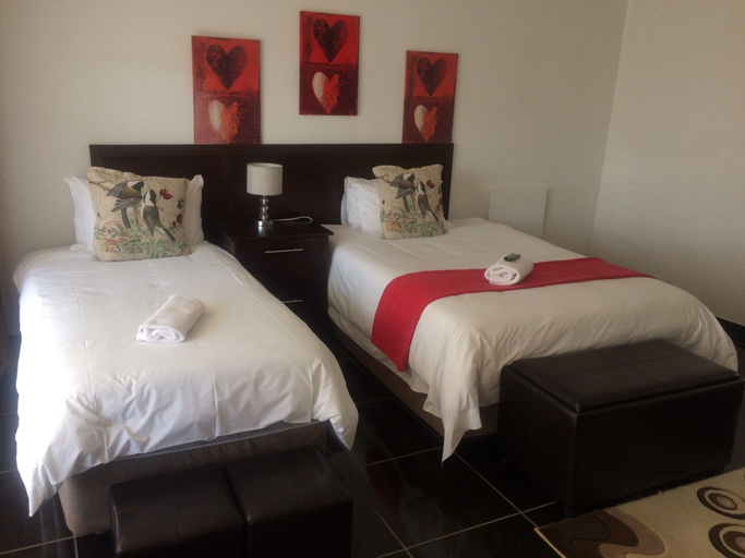 Bedroom 2, McBest Guest House, Gert Sibande