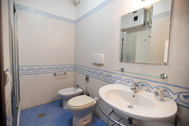 Bathroom 4, Agatea a due passi dal Duomo by Wonderful Italy, Catania