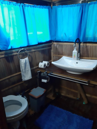 Bathroom 4, Paolyn Houseboats Coron Island, Coron