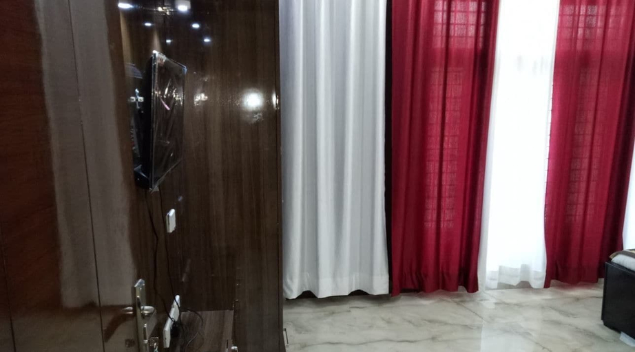 Others 3, SRM House, Gautam Buddha Nagar
