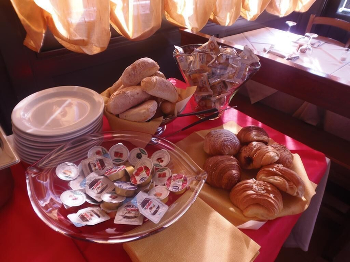 Food & Drinks 5, Albergo Dongo, Como