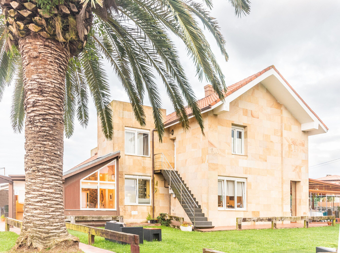 Exterior & Views