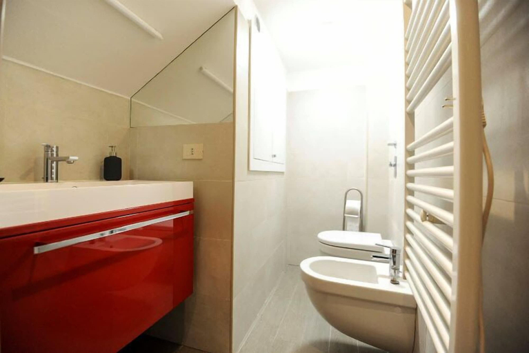 Bathroom, Brera 6 Apartment, Milano