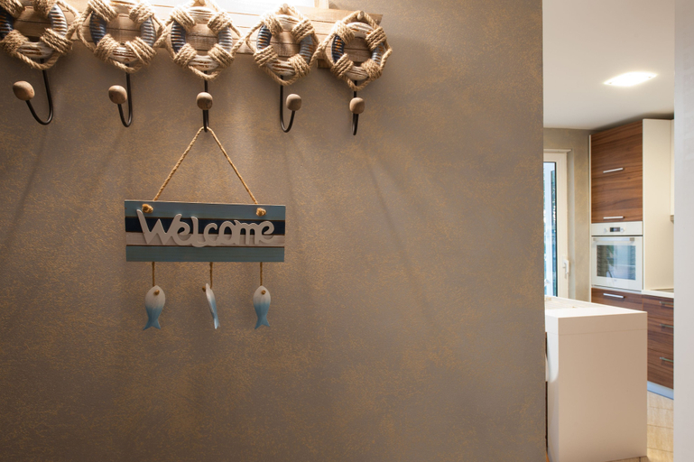 Others 5, Villa Mia