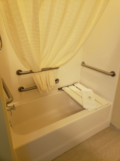 Bathroom 4, Cobblestone Inn & Suites - Winterset, IA, Madison