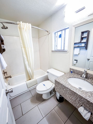 Bathroom 5, Rodeway Inn San Antonio Lackland AFB - SeaWorld, Bexar