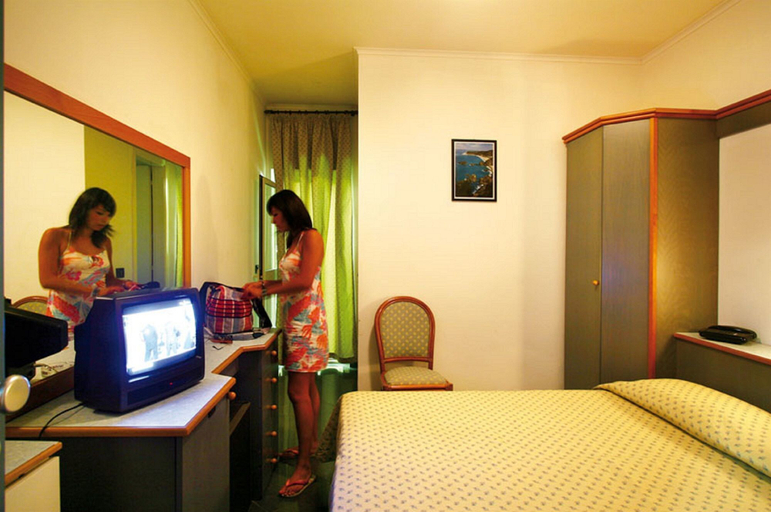 Bedroom 3, Baia Tropea Resort, Vibo Valentia