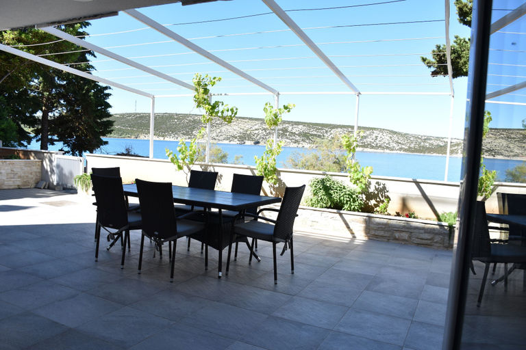 Food & Drinks, Villa Vita, Novalja