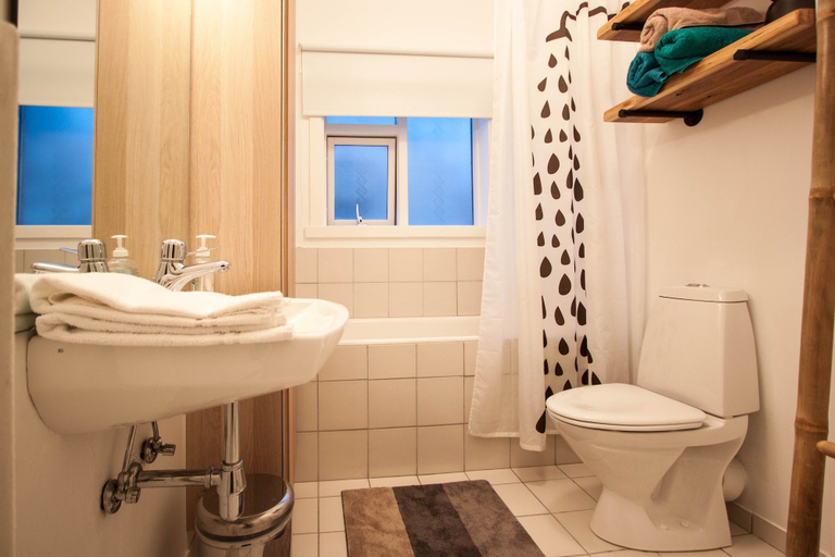 Bathroom 3, Apartment R44, Reykjavík