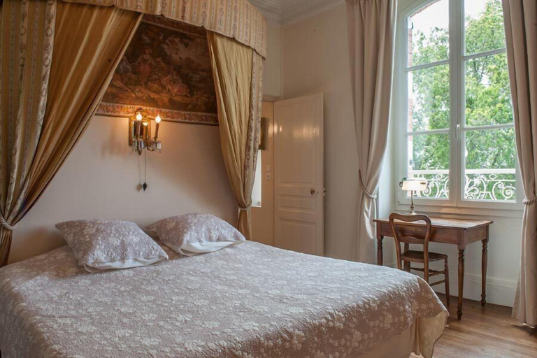 Bedroom 4, L'Oustal, Cher