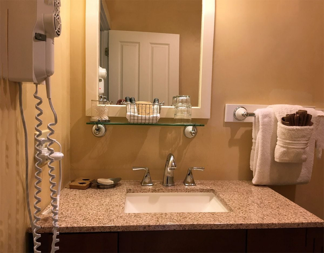 Bathroom 4, Kingfish at West Sound, San Juan