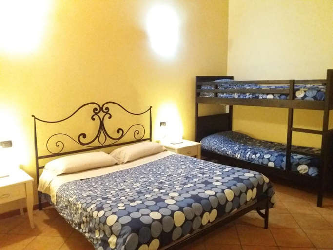 Bedroom 2, Al Tramonto, Mantua