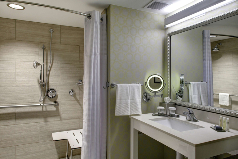Bathroom 5, DoubleTree by Hilton Hotel Biloxi, Harrison