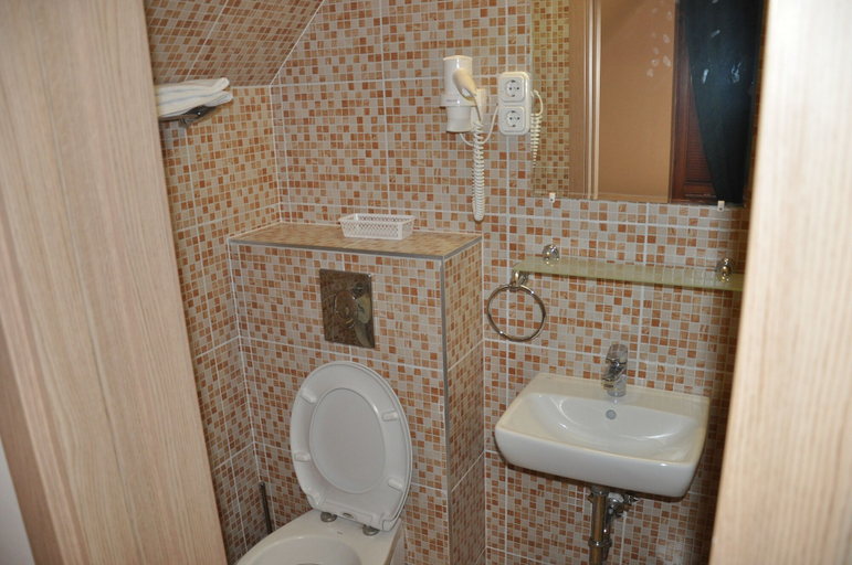 Bathroom 5, Sport Hotel, Veszprém