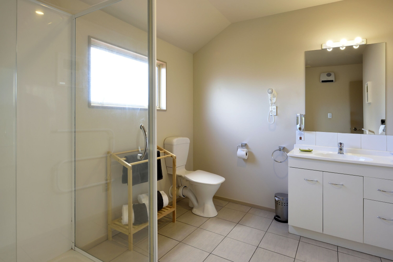 Bathroom 4, 171 On High Motel, Marlborough