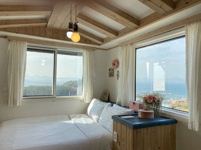 Bedroom 3, 13 Ohoo Pension, Namhae