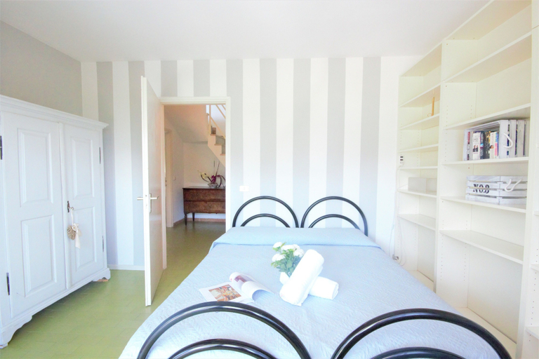 Bedroom 3, White House, Como