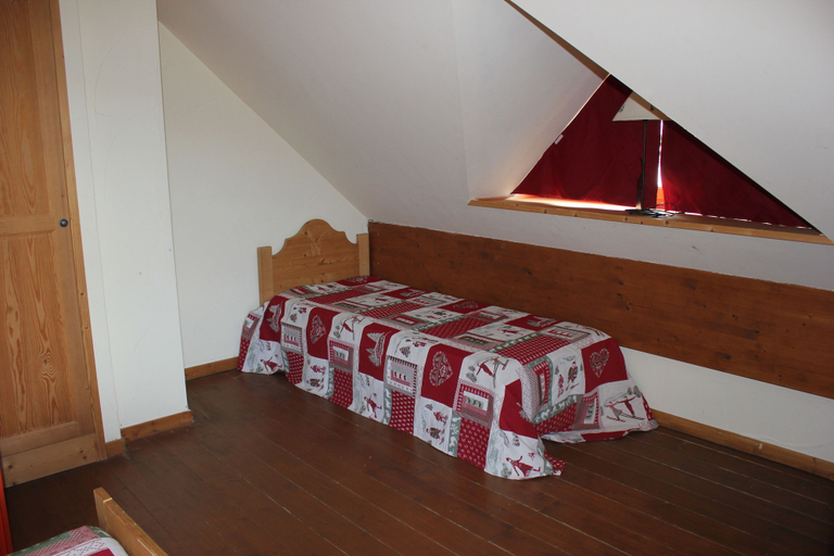 Bedroom 3, Praroustan by Actisource, Alpes-de-Haute-Provence