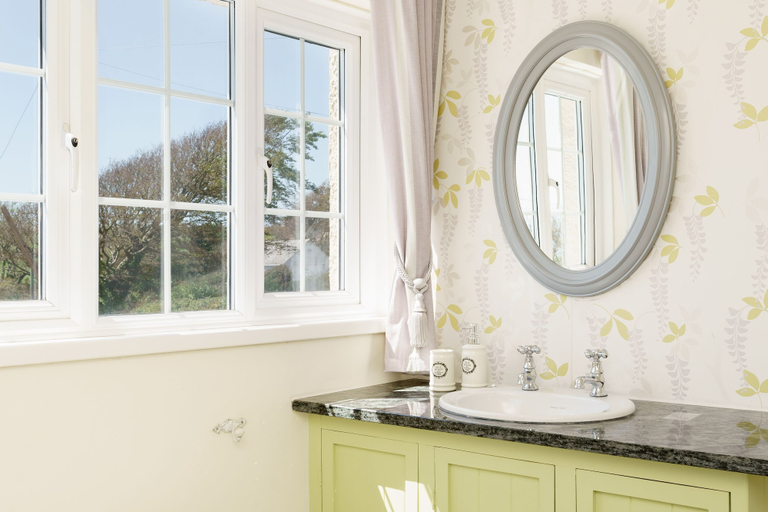 Bathroom, Windy Ridge Cottage - 5 Bedroom - Oxwich, Swansea