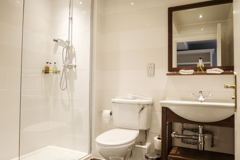 Bathroom 3, The Pilgrim Inn, Hampshire