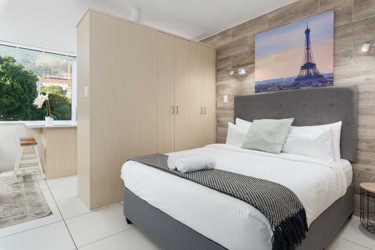 Room 4, Montclair 302, City of Cape Town