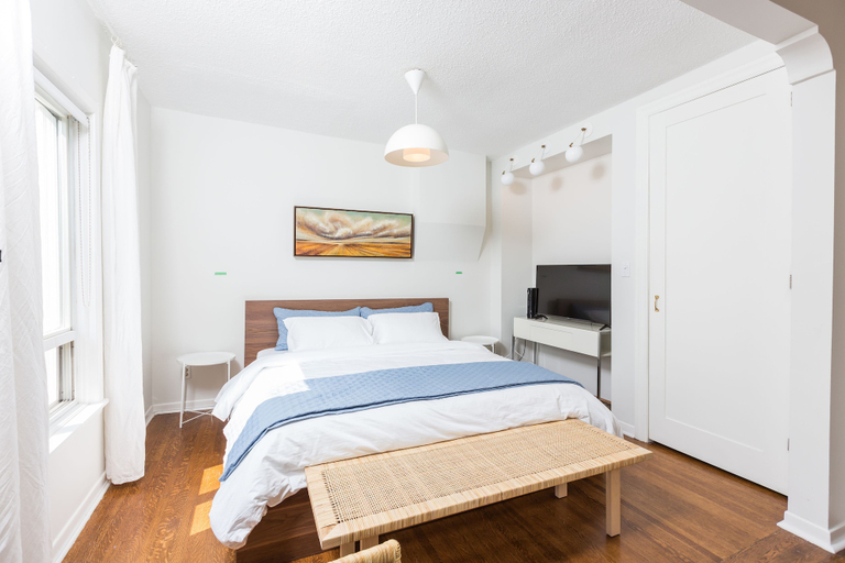Bedroom 4, Applewood Suites - Queen West, Toronto