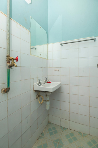 Bathroom 4, Rozala Motel, Bondo