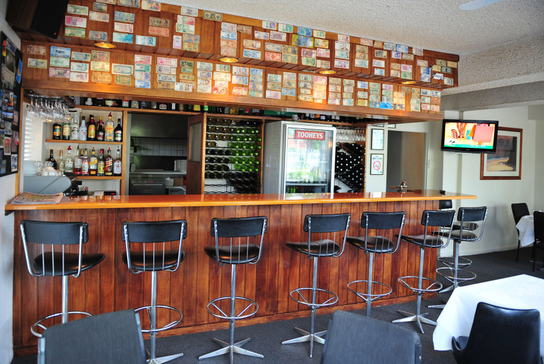 Food & Drinks 5, Beaumaris Bay Motel, Melbourne