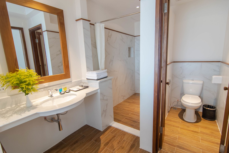 Bathroom 4, Hotel The Haven, Mandalay