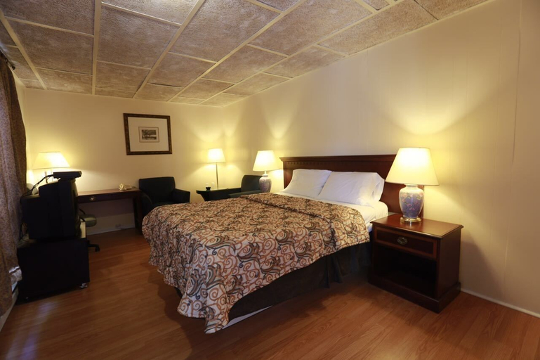 Bedroom 4, Motel Chez Nous, Laval