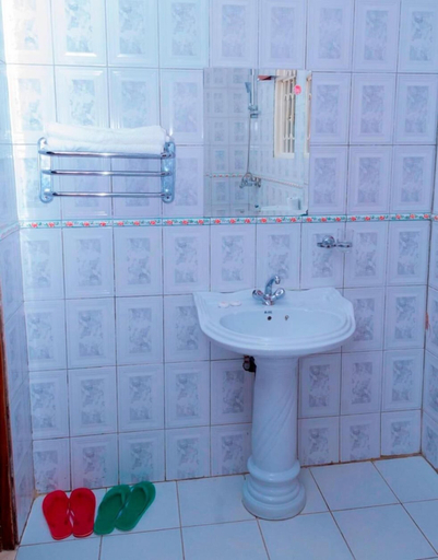 Bathroom 3, Kijungu Hill Hotel, Bugahya