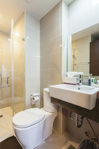 Bathroom 2, StayHome Asia at Two Central, Makati City
