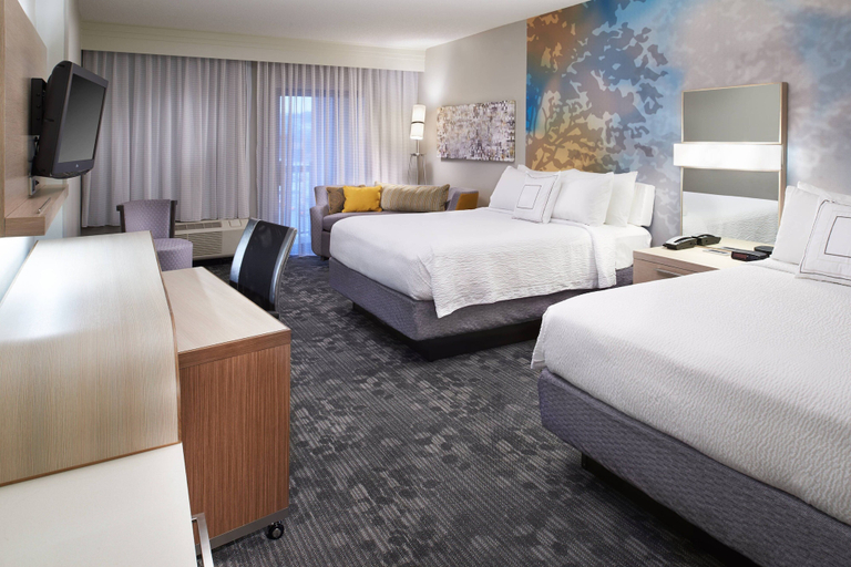 Bedroom 2, Courtyard by Marriott Cincinnati-Covington, Kenton