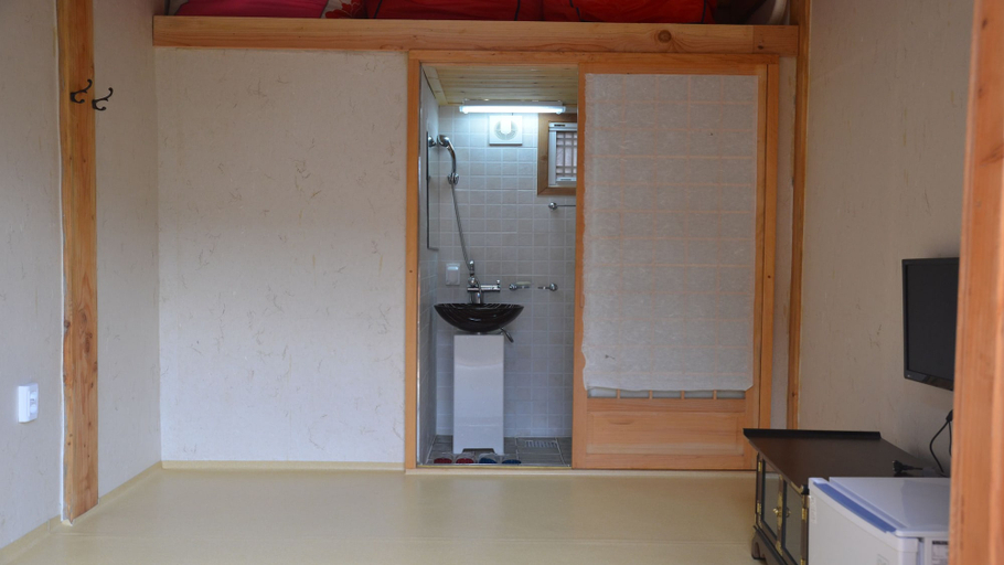 Bathroom 3, Sarangroo, Jeonju