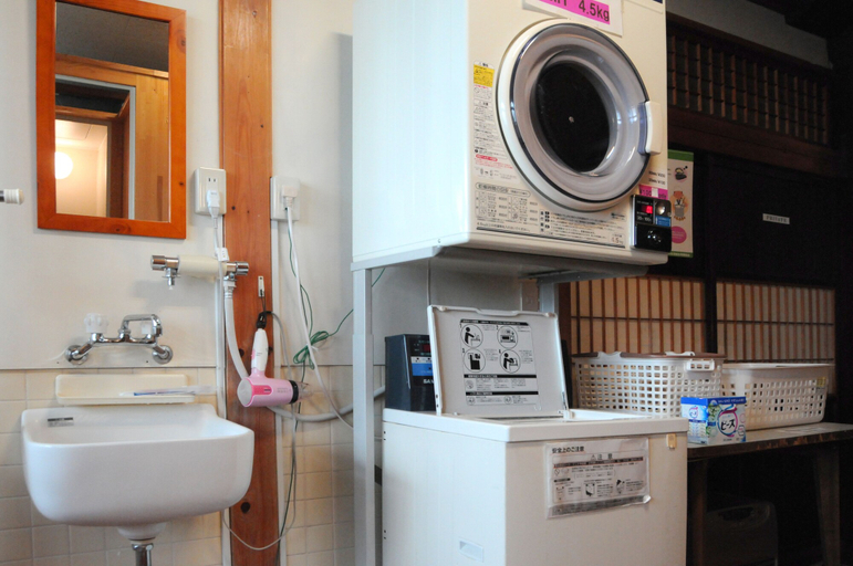 Bathroom 5, Sakura Guest House - Hostel, Takayama