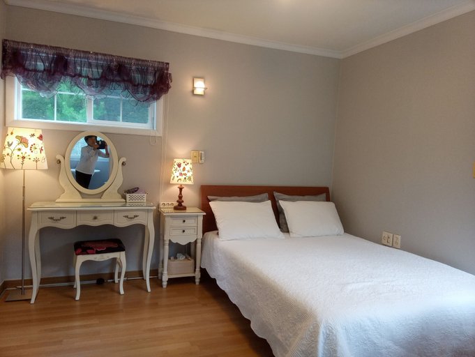 Bedroom 2, Pyeongchang Whistle Stop Pension, Pyeongchang