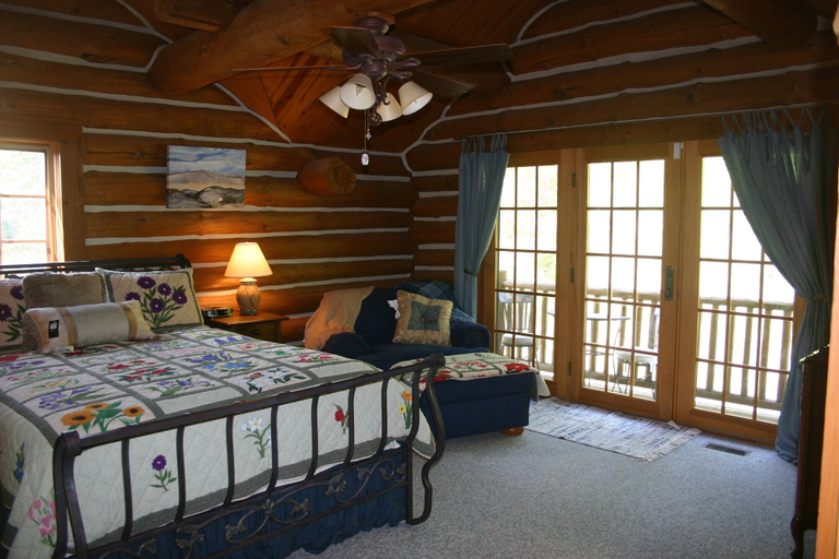 Bedroom 3, Wildberry Lodge, Buncombe