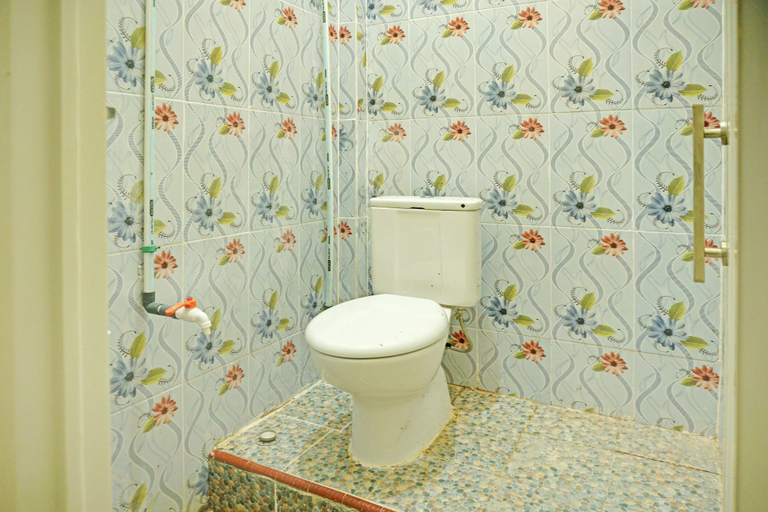 Bathroom 5, SPOT ON 92263 Penginapan Puncak Bobosan, Ogan Ilir
