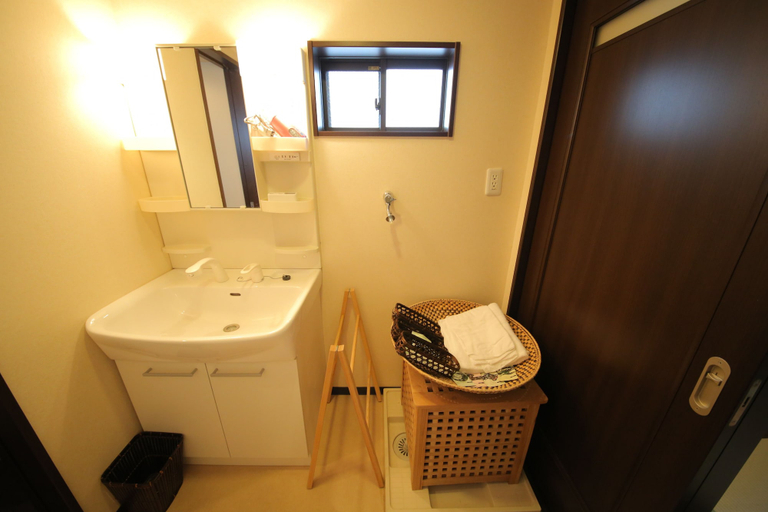 Bathroom, Kyomachiya Maiko-Miyakawasuji, Kyoto