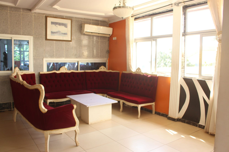 Others 4, Complexe Hotelier St Elie, Mfoundi