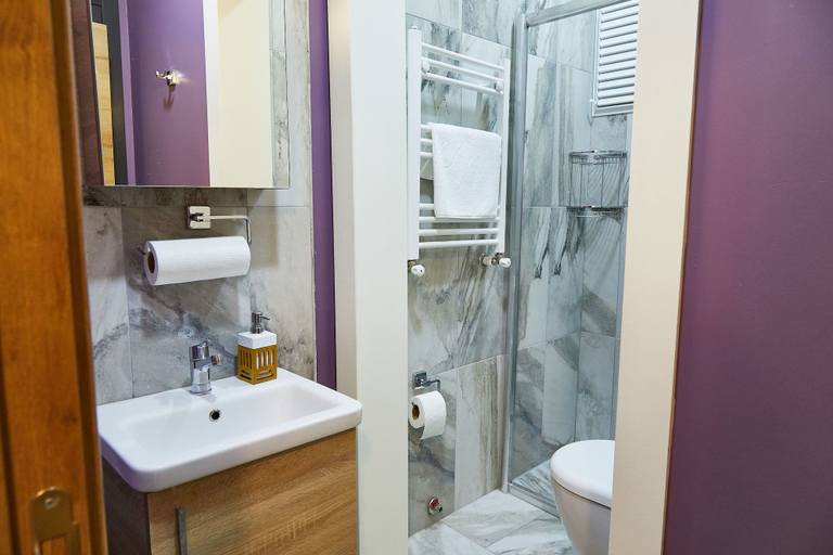 Bathroom 4, No 8 Galata, Beyoğlu