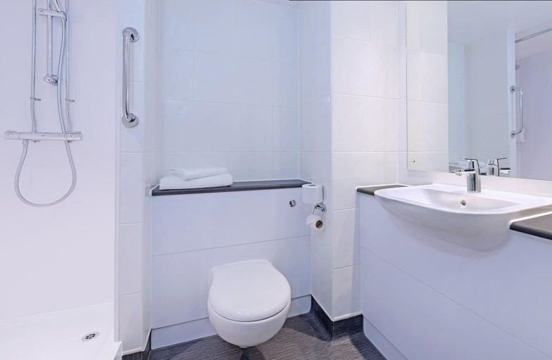 Bathroom 3, Travelodge London Central Waterloo, London