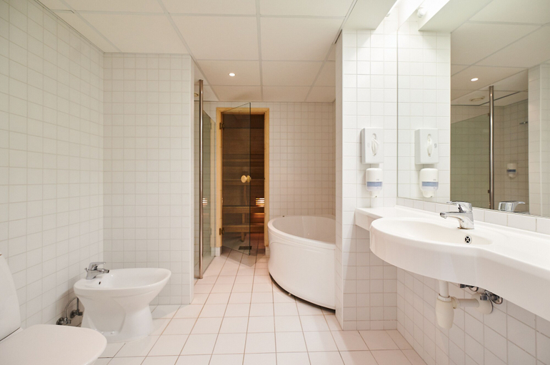 Bathroom 4, Asa Spa Hotel, Kuressaare
